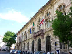 universita_centrale_4.jpg (128009 byte)